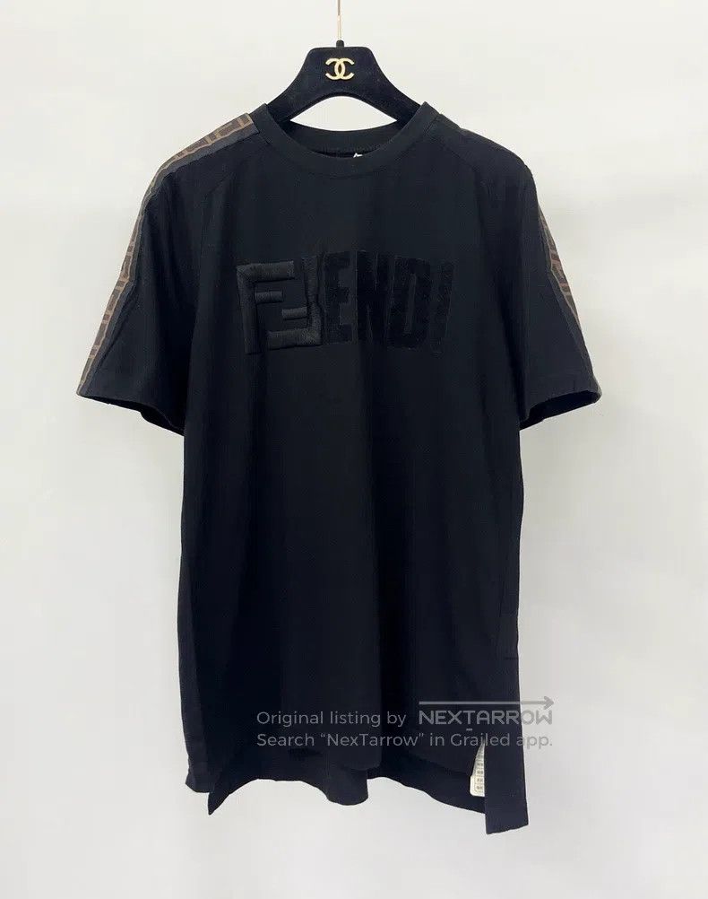 Fendi Fendi Side Old Logo Short Sleeve T-Shirt with Large Logo Size M / US 6-8 / IT 42-44 - 1 Thumbnail