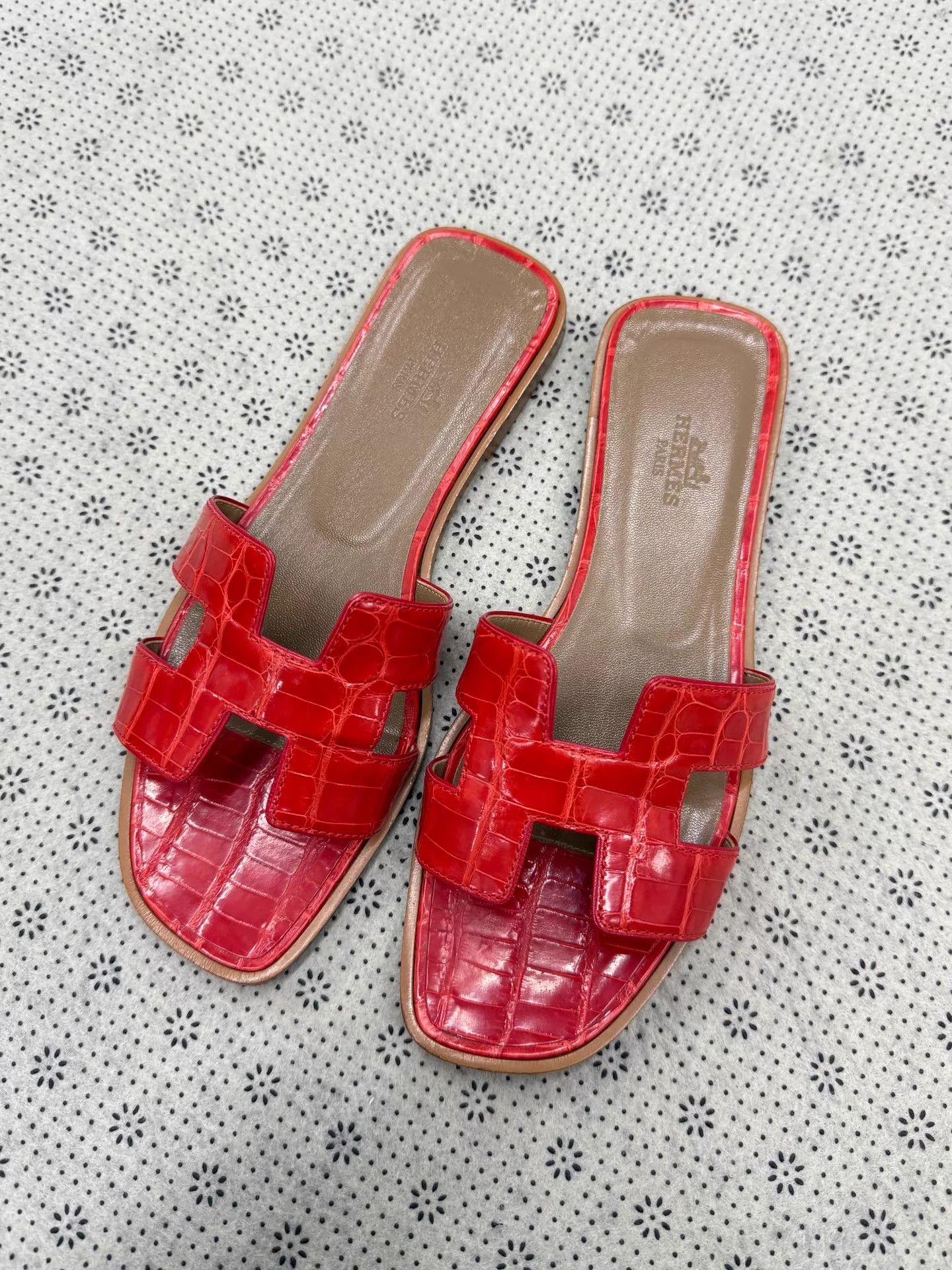 Hermes Hermes Red Crocodile H Slippers 36.5 New Size US 6 / IT 36 - 2 Thumbnail