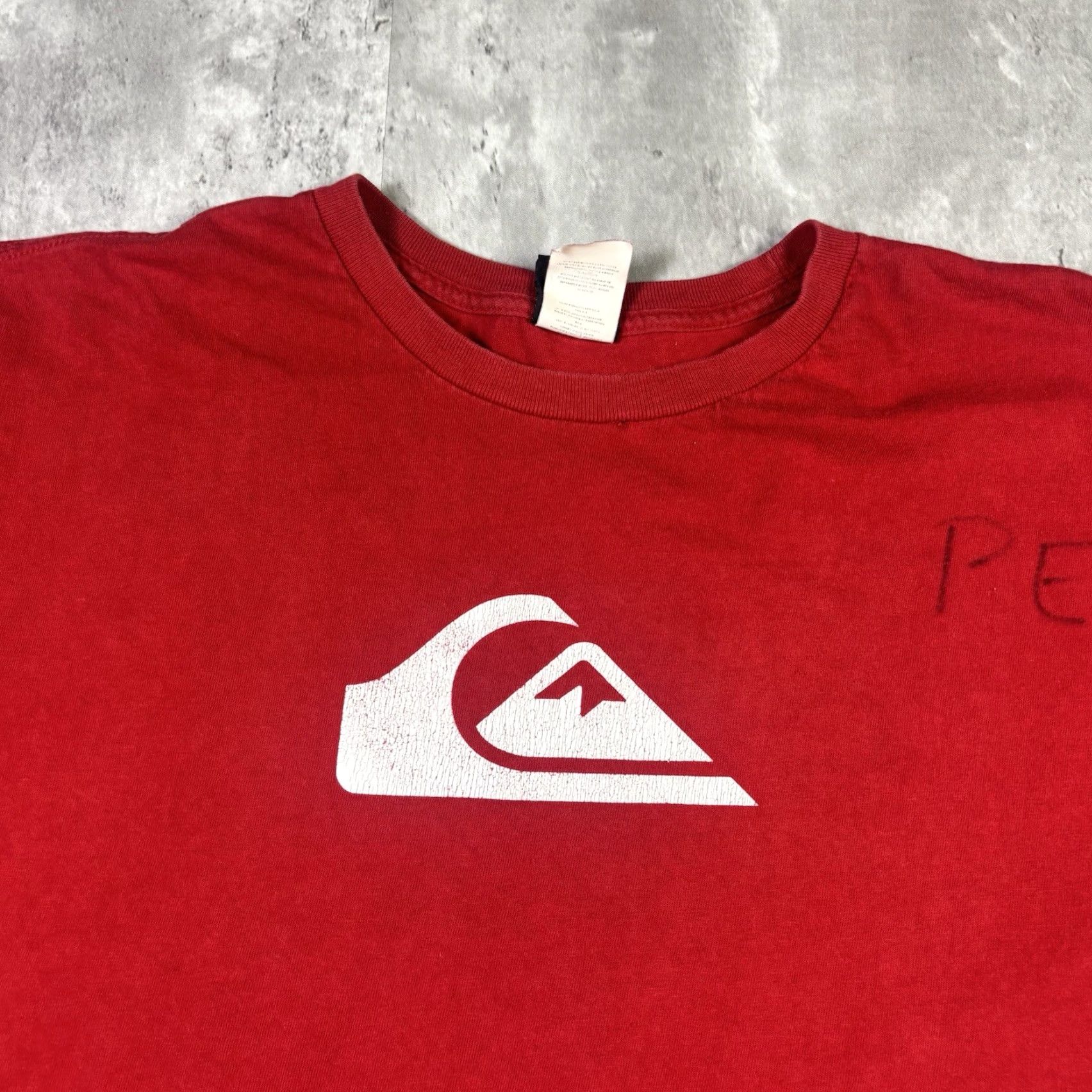 Quiksilver VINTAGE Quiksilver T Shirt Graphic Print Logo 90s Surf Y2K Adult XL Red Cotton Classic Crew Neck Short Sleeve Mens Rainbow 90s Logo Print Graphic Size US XL / EU 56 / 4 - 6 Thumbnail