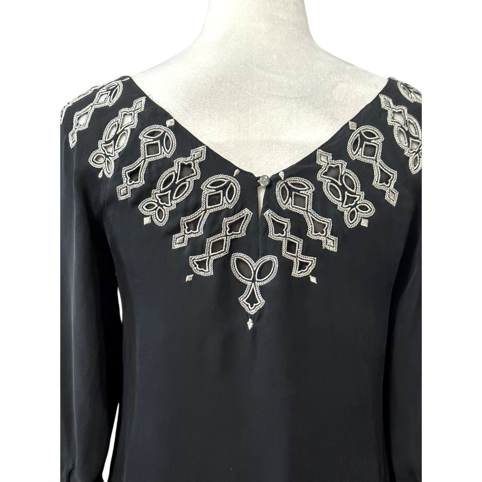 Other White House Black Market Blouse Fringed Embroidered Black XS Size XS / US 0-2 / IT 36-38 - 5 Thumbnail