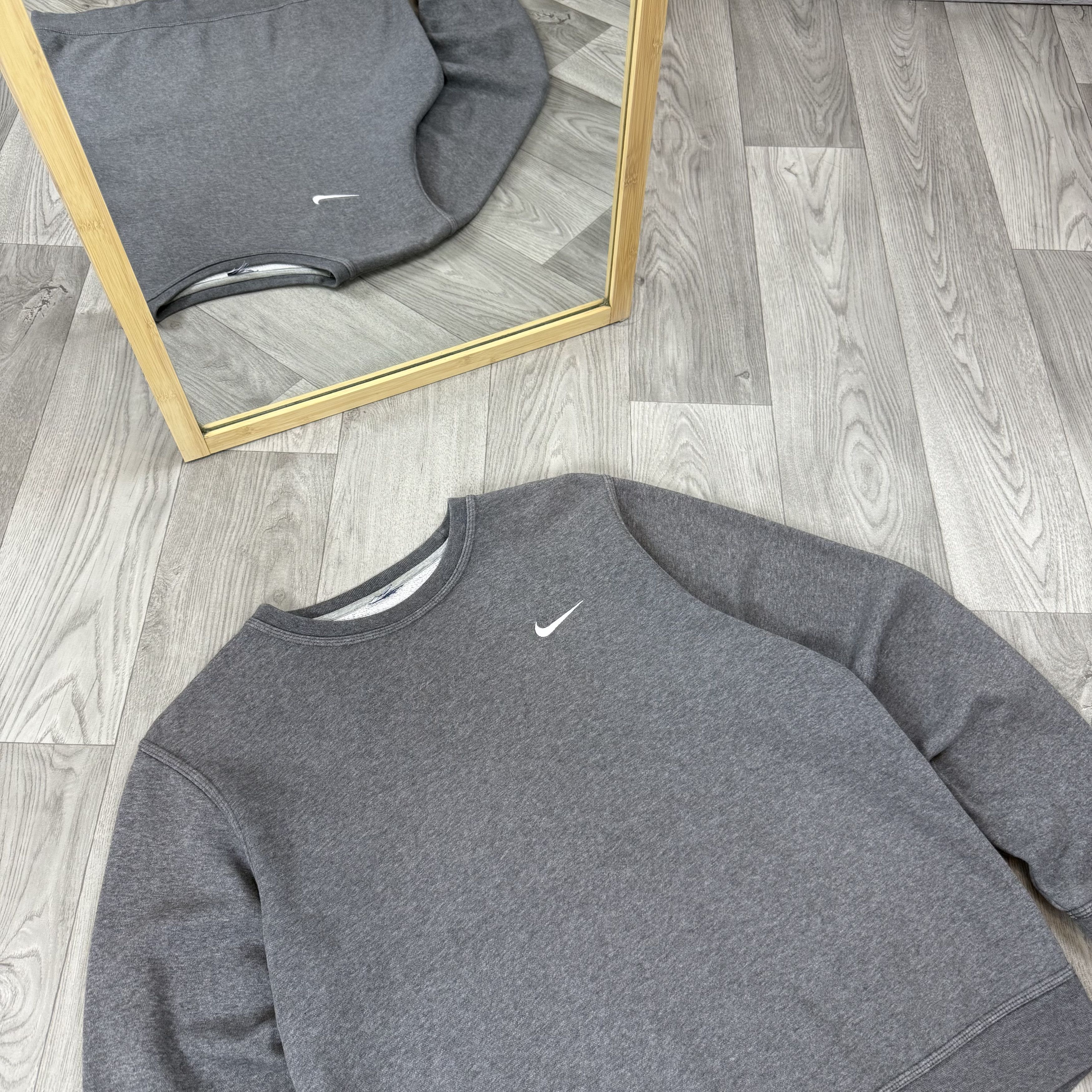 Nike Vintage Nike 90s Small Swoosh Grey Crewneck Sweatshirt Size US M / EU 48-50 / 2 - 4 Thumbnail