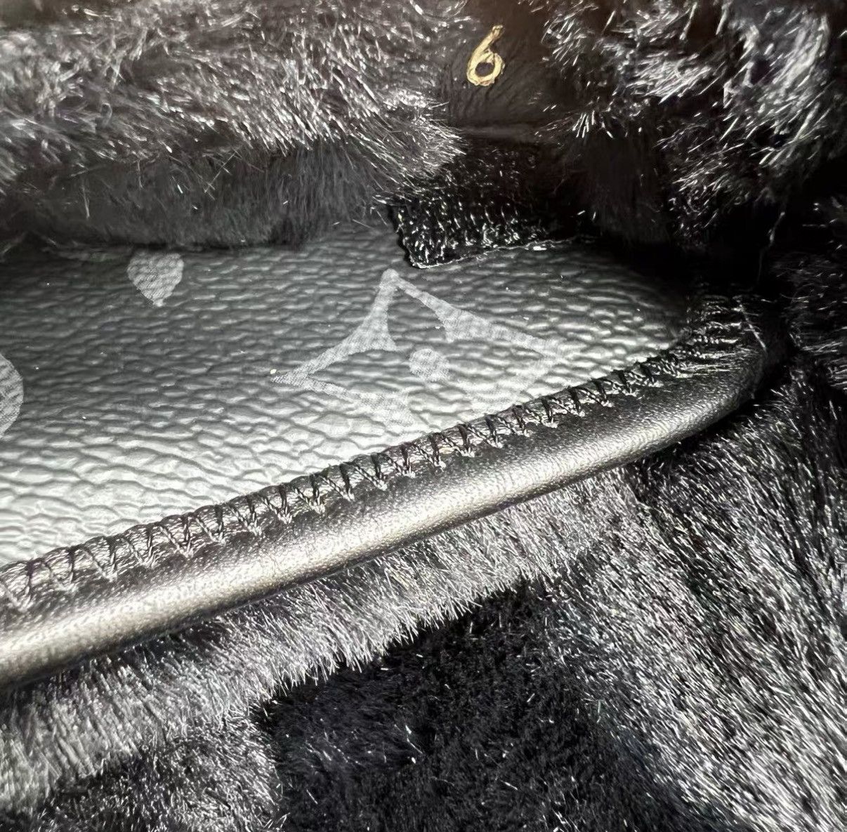 Louis Vuitton Louis Vuitton Honolulu Shearling Monogram Slippers J41 Size US 8 / EU 41 - 6 Thumbnail