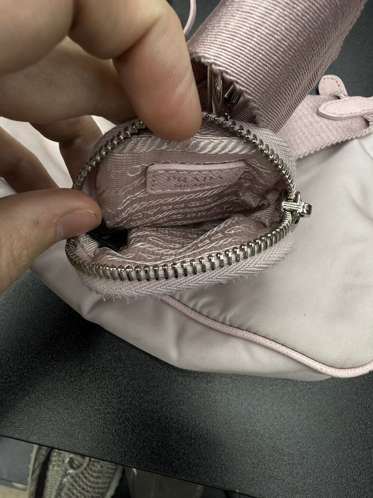 Prada Prada Re-Edition 2005 shoulder bag in pink Size ONE SIZE - 16 Thumbnail