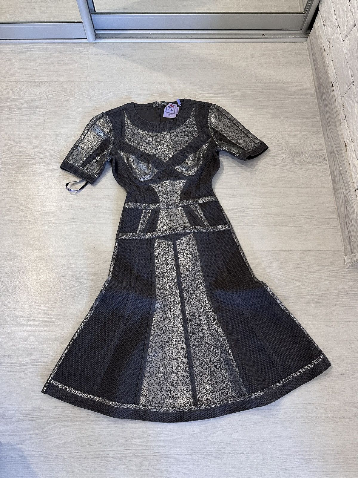 Herve Leger Herve Leger by Max Azria Bodycon Dress XXS Black Silver NWOT Size XXS / US 00 / IT 34 - 15 Thumbnail