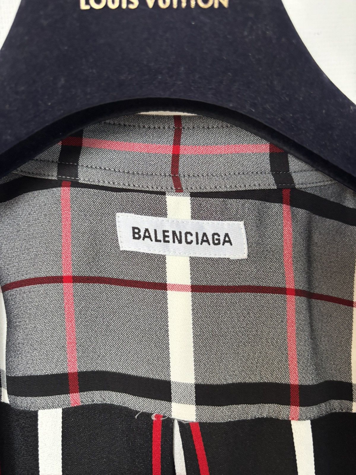 Balenciaga Balenciaga Back Logo Shirt Size US S / EU 44-46 / 1 - 9 Thumbnail