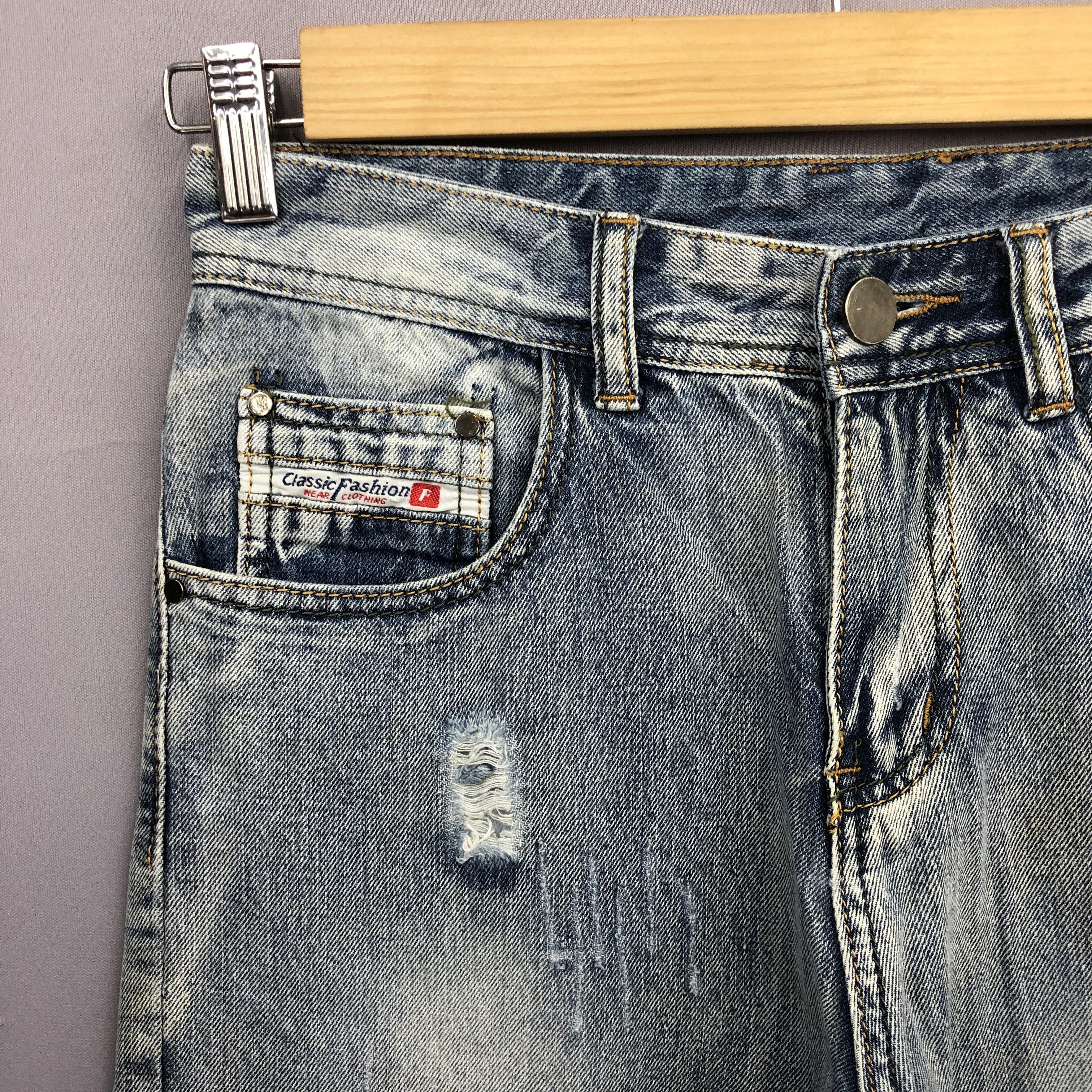 Japanese Brand Vintage Japanese Distressed Faded Light Wash Jeans Denim Size US 30 / EU 46 - 5 Thumbnail