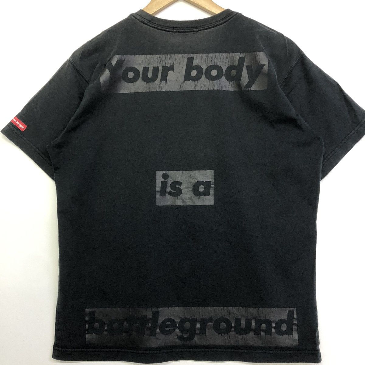 Barbara Kruger × Uniqlo Barbara Kruger Art X Uniqlo Your Body Is Battleground Tshirt Size US M / EU 48-50 / 2 - 9 Thumbnail
