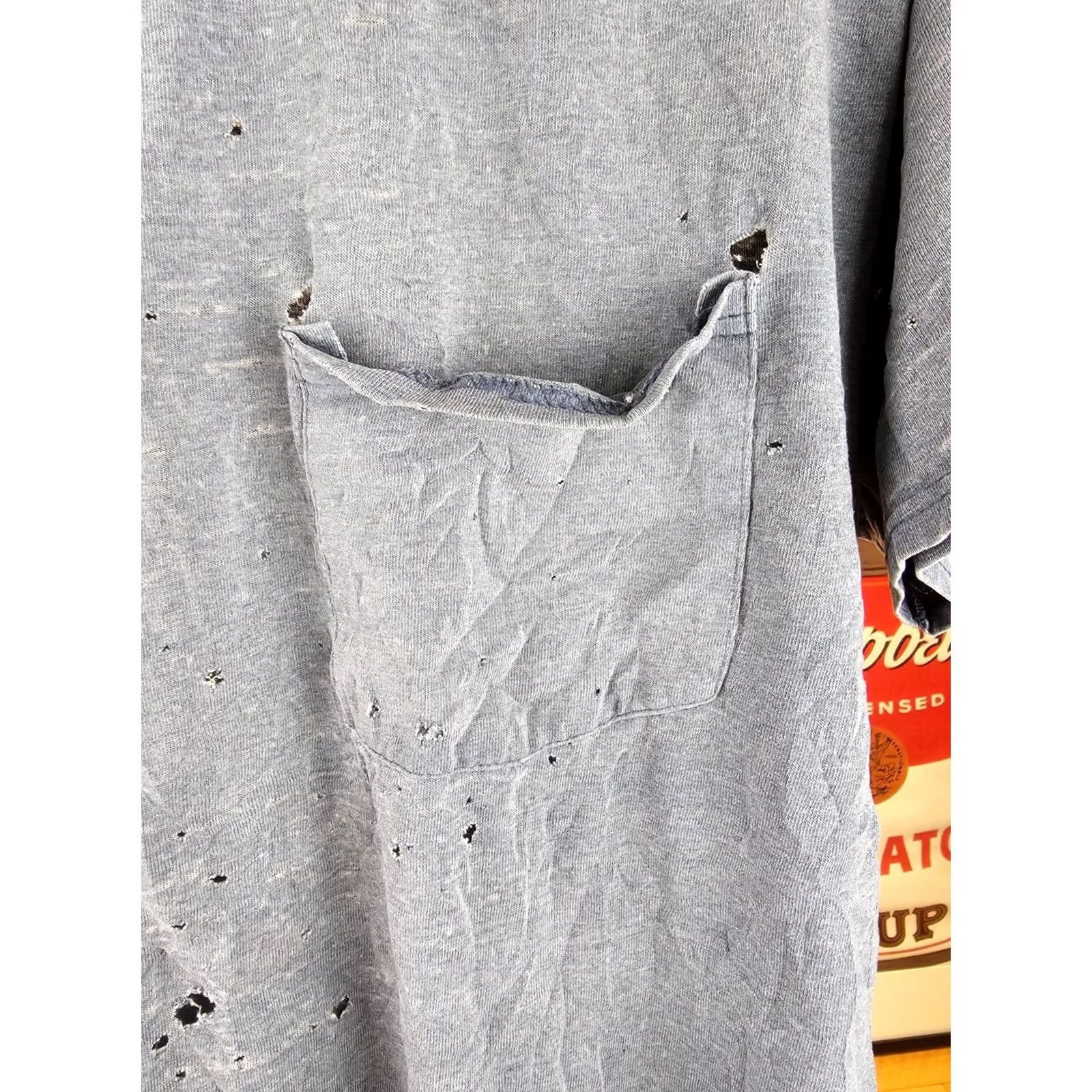 Vintage VINTAGE Y2K UNBRANDED TRASHED DISTRESSED WORN ONE POCKET T-SHIRT SZ LARGE Shirt Men XS? Size US L / EU 52-54 / 3 - 2 Thumbnail