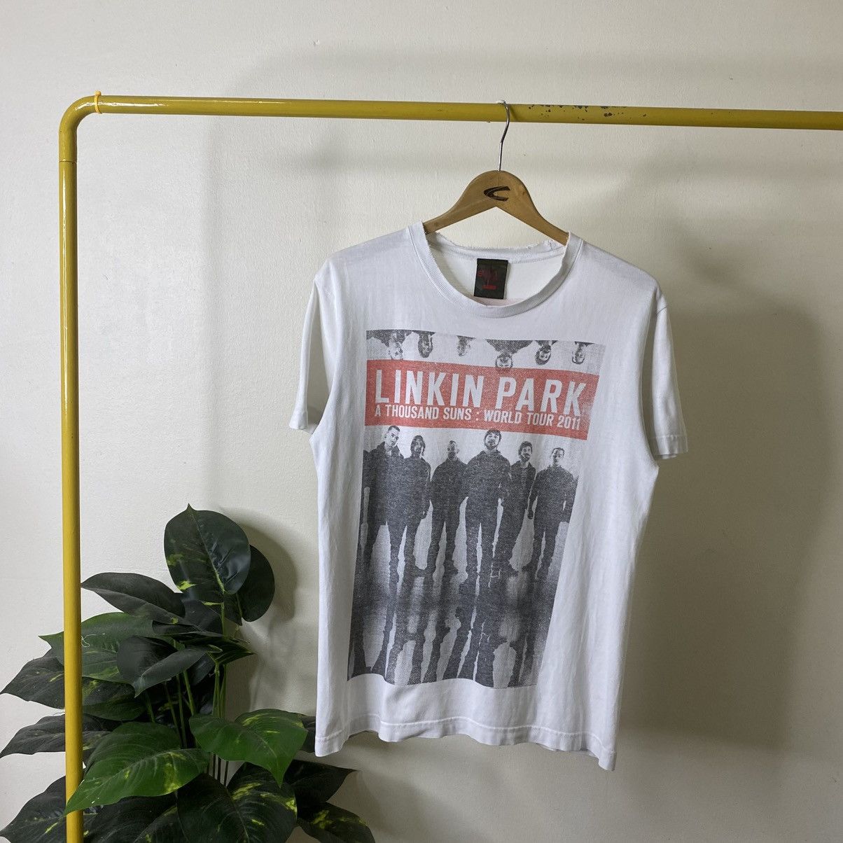 Band Tees Y2K Linkin Park A Thousand Suns World Tour 2011 T Shirt Size US M / EU 48-50 / 2 - 1 Thumbnail