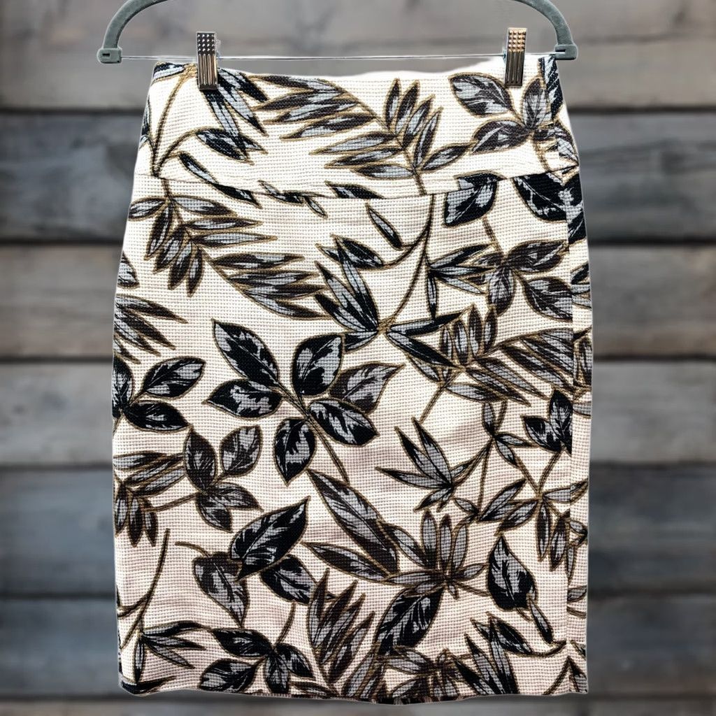 J.Crew J. Crew Leaf Print Pencil Skirt Womens 0 Beige Cotton Perforated Palm Knee Length Lined Zip Back Slit Size 25" / US 0 / IT 36 - 1 Thumbnail