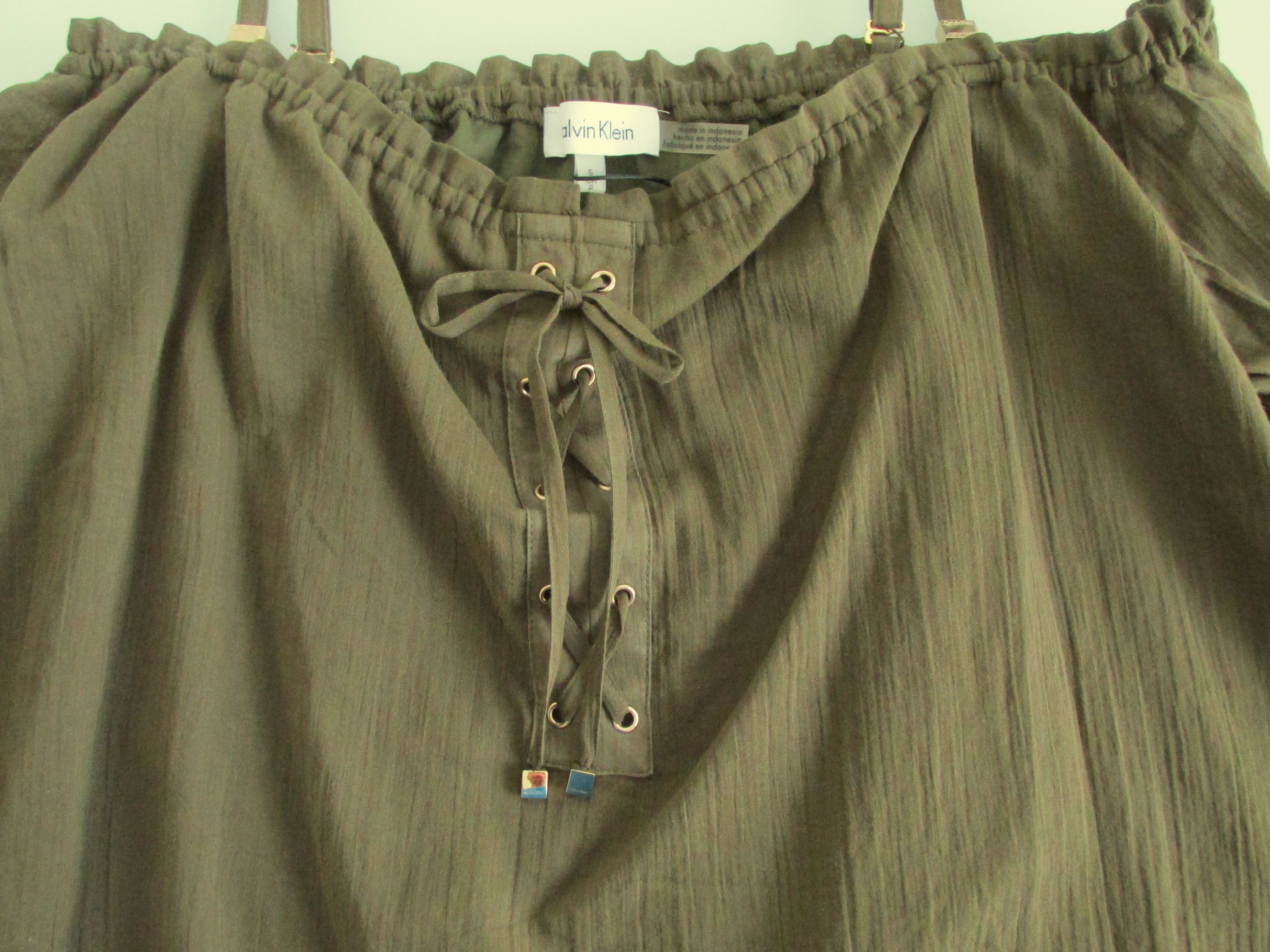Calvin Klein Calvin Klein (NWT) Women's Off Shoulder Blouse Size Small Size S / US 4 / IT 40 - 4 Thumbnail