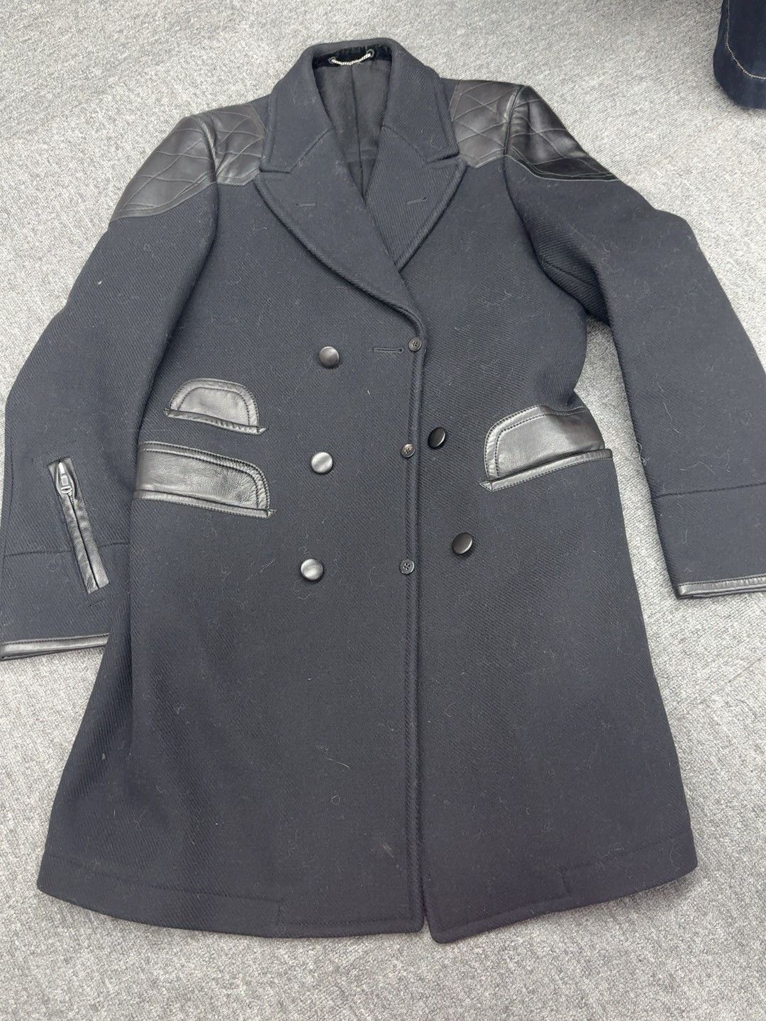 Saint Laurent Paris Saint Laurent Black Double-Breasted Fur Coat Size US S / EU 44-46 / 1 - 1 Thumbnail