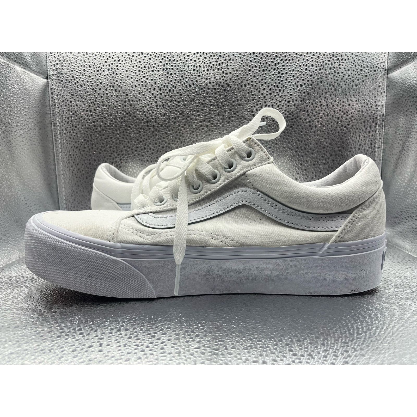 Vans Vans Adult Unisex Old Skool Skate Shoes True White USED Size US 7.5 / EU 40-41 - 4 Thumbnail