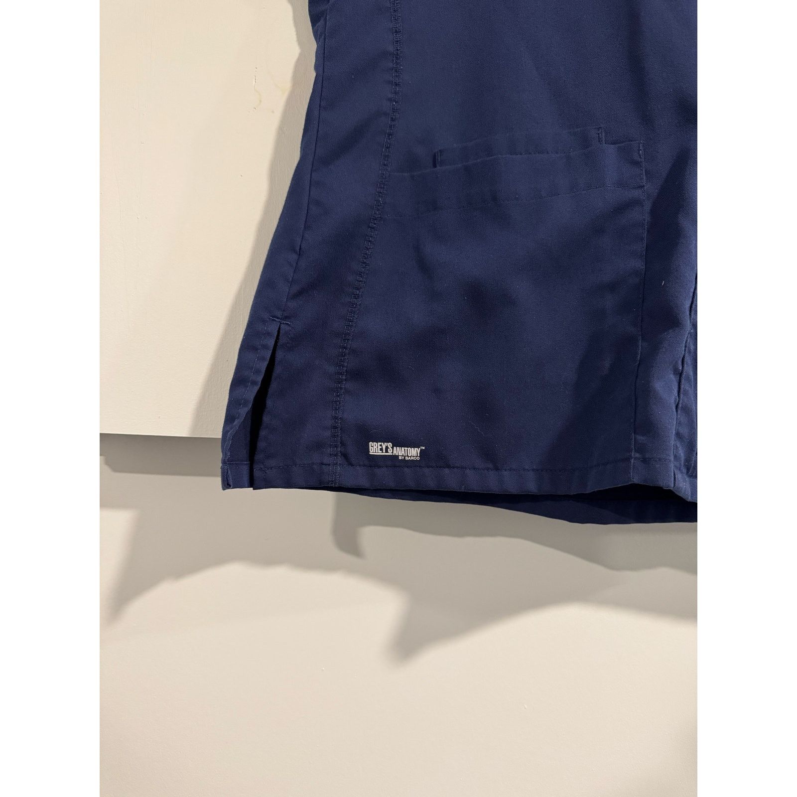Other Greys Anatomy Navy Blue Scrub Top Size XS Size XS / US 0-2 / IT 36-38 - 2 Thumbnail