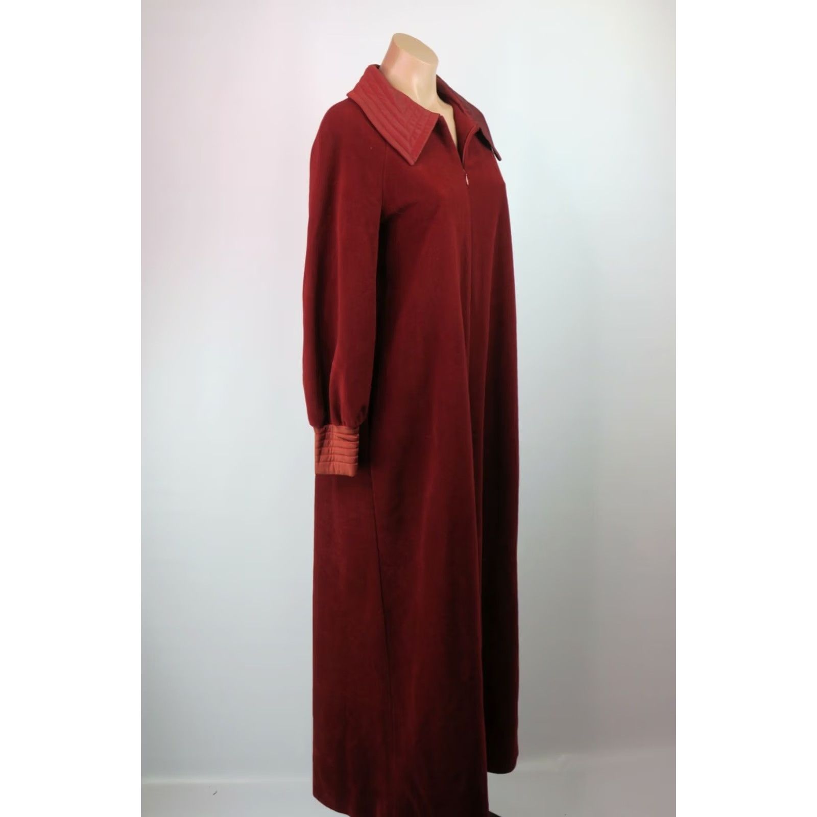 Vintage VTG Vanity Fair Rust Velour Long Robe Dress Warm House Coat Sz 12 Zip Womens 80s Gowns Brown Velvet Velour Vintage Housecoat Size XL / US 12-14 / IT 48-50 - 5 Thumbnail