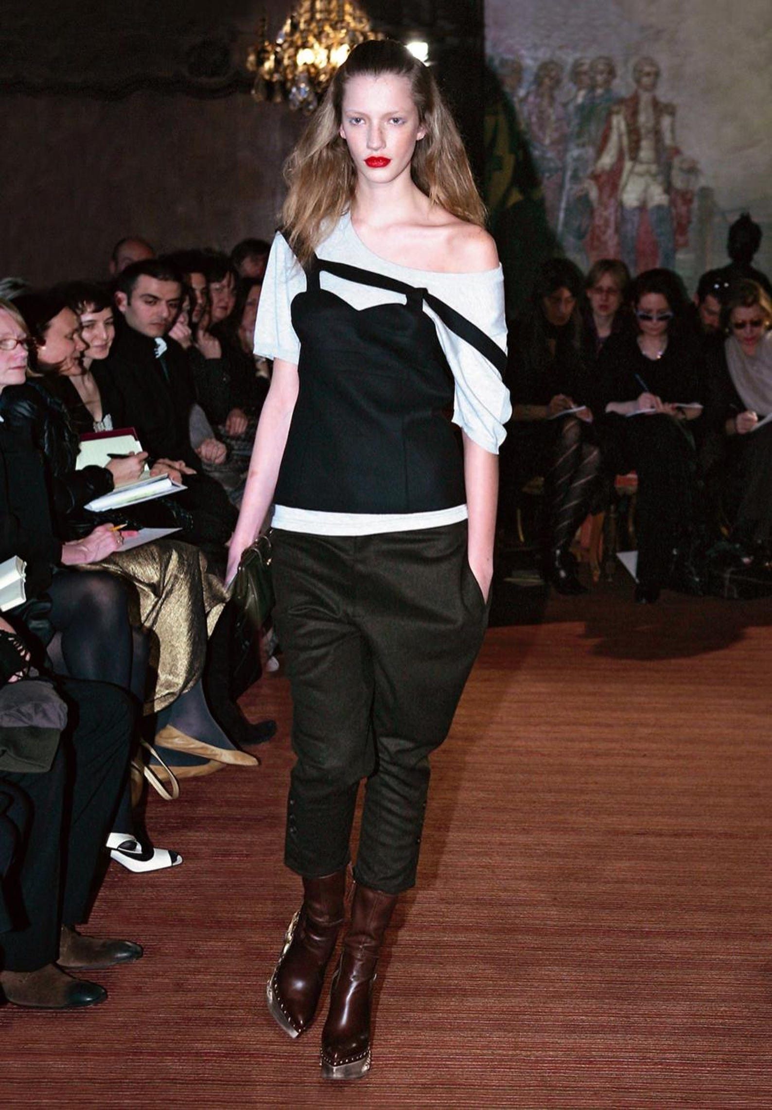 Miu Miu Miu Miu F/W 2006 Runway Black Wool Top, Cut Out Detail (M) Size M / US 6-8 / IT 42-44 - 2 Thumbnail