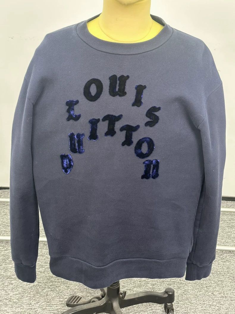LOUIS VUITTON Navy blue embroidered letter design long slee
