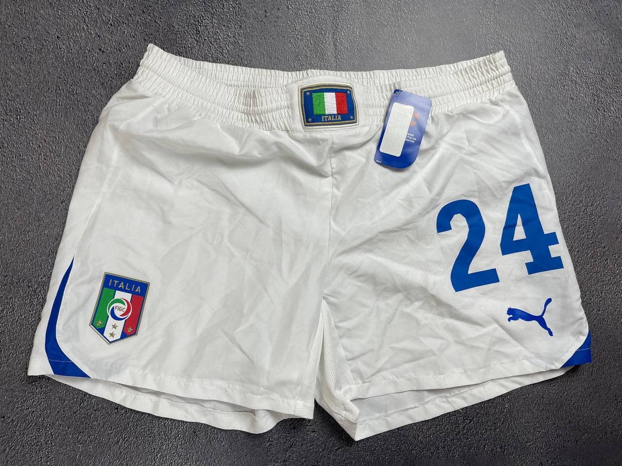 Puma vintage italy football shorts size XL Size US 36 / EU 52 - 1 Thumbnail