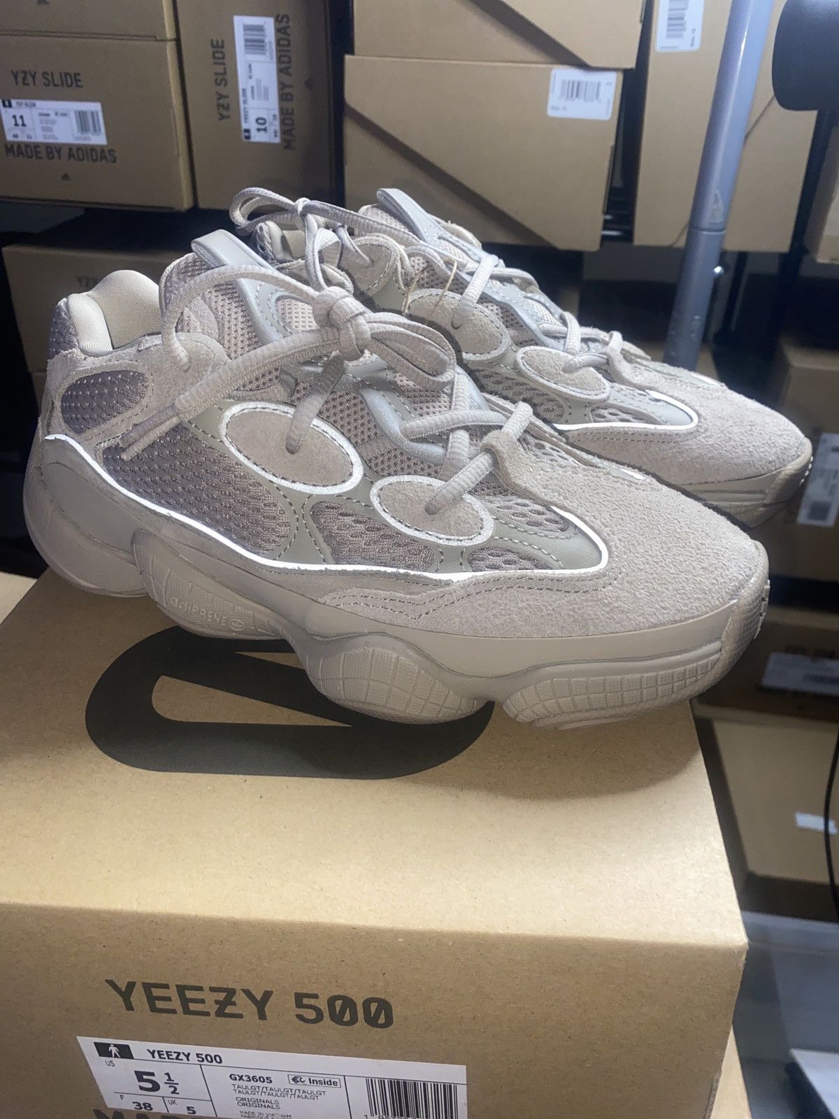 Yeezy adidas Yeezy 500 ‘Taupe Light’ size 5.5M/7W Size US 5.5 / EU 38 - 1 Thumbnail