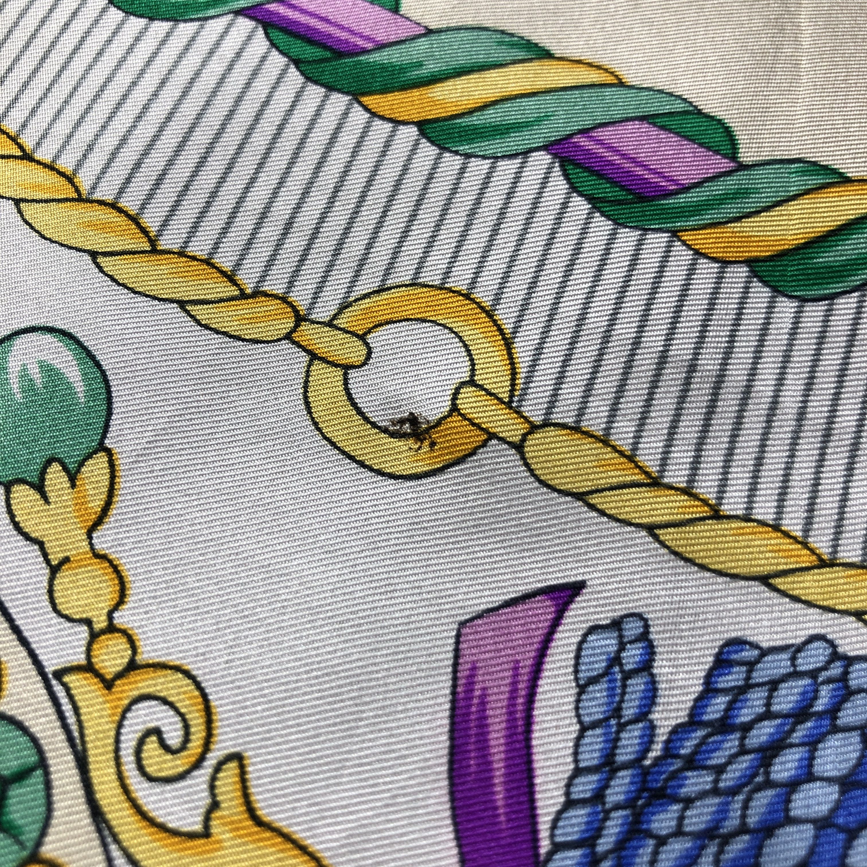 Vintage Luxury Gold Chains Silk Scarf M1123 Size ONE SIZE - 8 Thumbnail