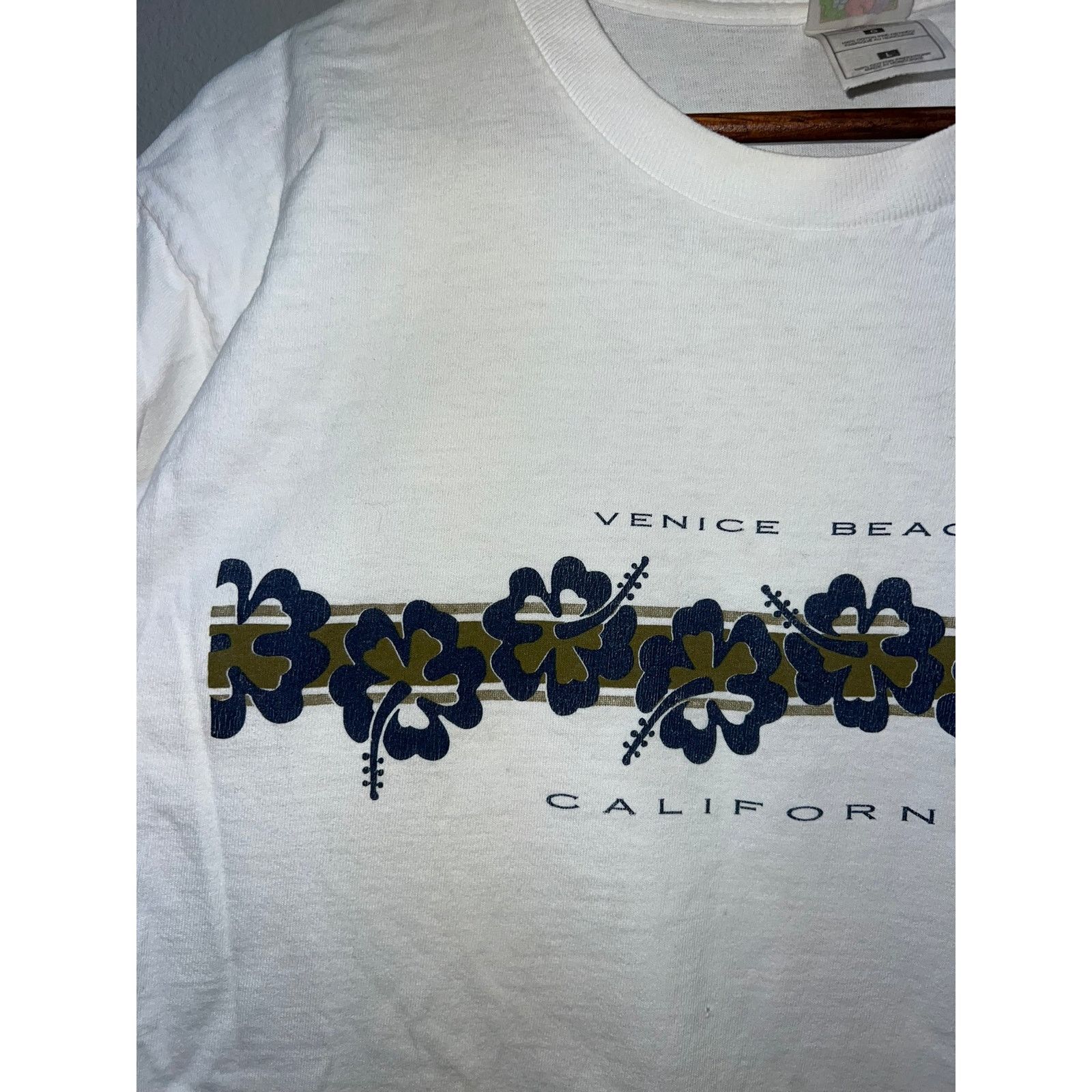 Fruit Of The Loom Vintage Venice Beach Shirt California Tropcial Tee FOTL 90s Size US L / EU 52-54 / 3 - 2 Thumbnail