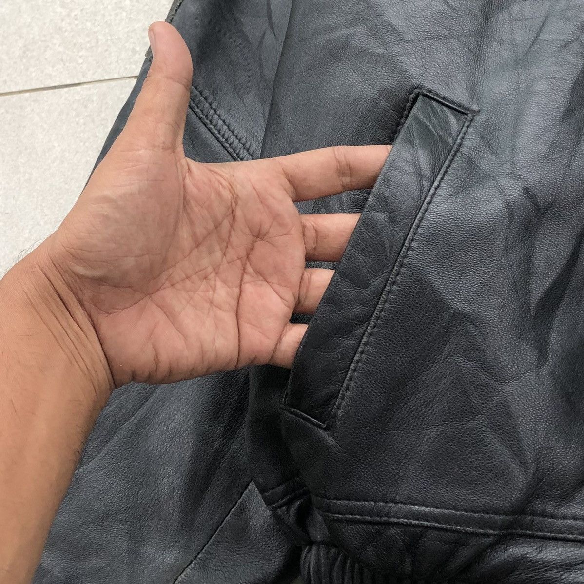 Vintage Vintage BOVET Leather Black Bomber Jacket Made In Canada 🇨🇦 Size US XL / EU 56 / 4 - 7 Thumbnail