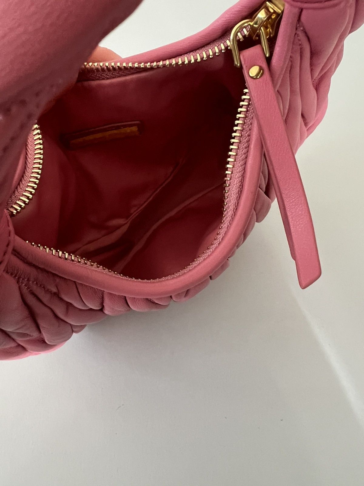 Miu Miu Miu Miu Wander matelassé nappa leather hobo bag in pink Size ONE SIZE - 5 Thumbnail