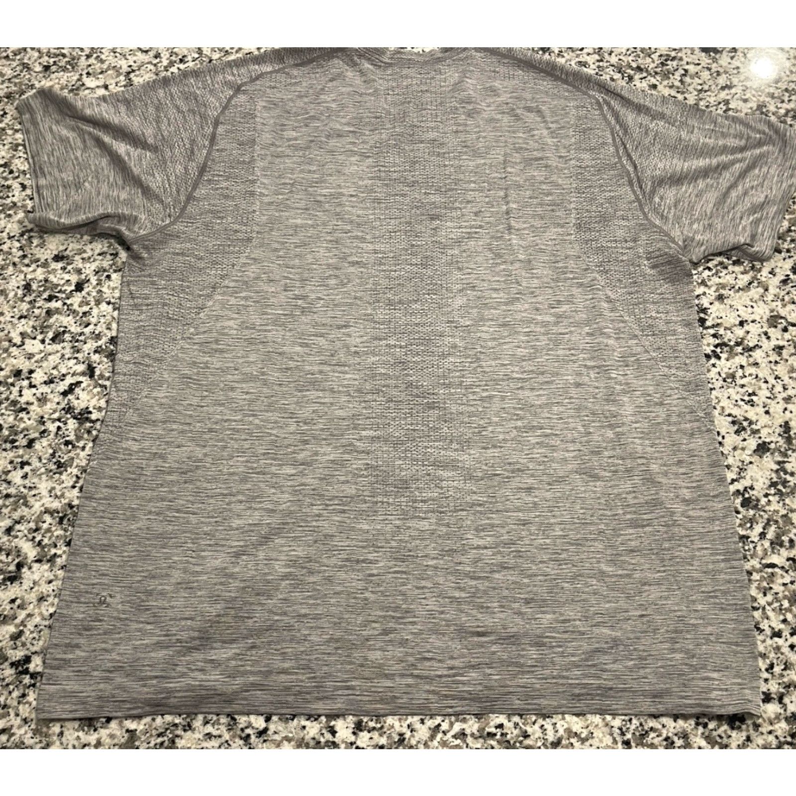 Lululemon Lululemon Metal Vent T-Shirt Gray 2XL Mens Short Sleeve Athletic Tee Crew Neck Logo Basic Activewear Casual Shirt Size US XXL / EU 58 / 5 - 7 Thumbnail