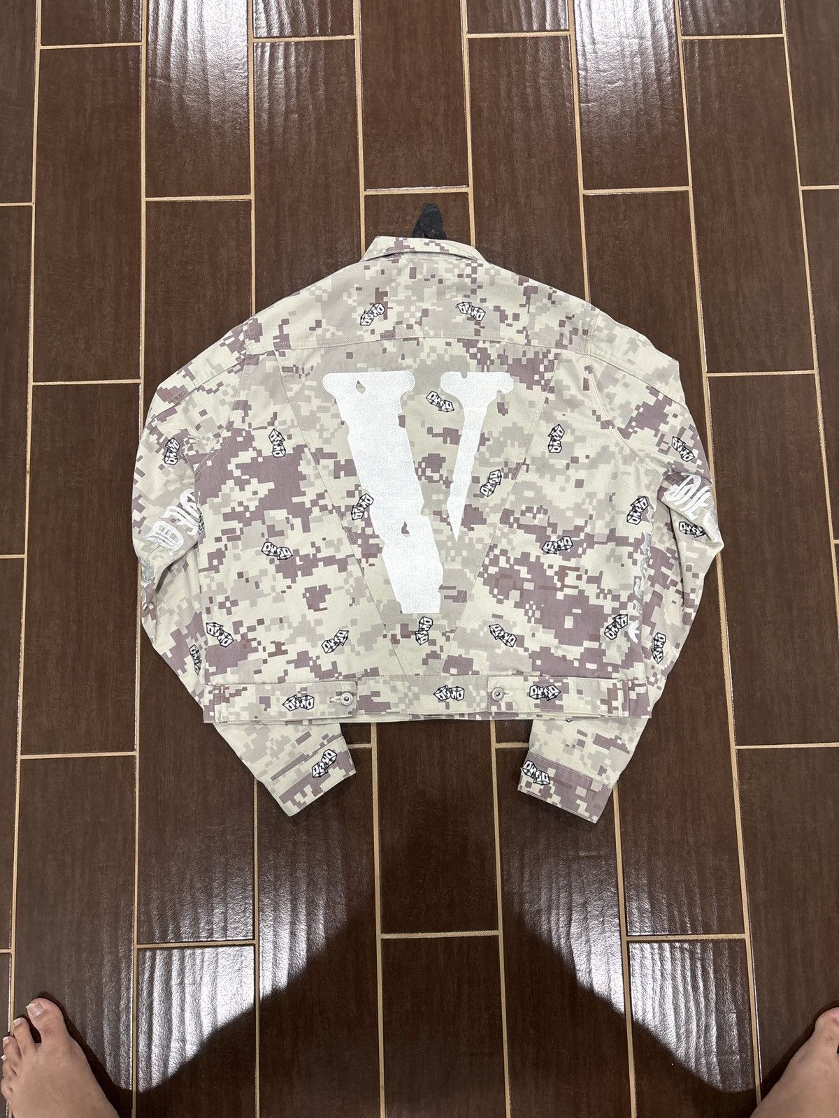 Vlone WORN 5x Vlone Friends Dice Digi Camo Denim Jacket Size Large Size US L / EU 52-54 / 3 - 3 Thumbnail