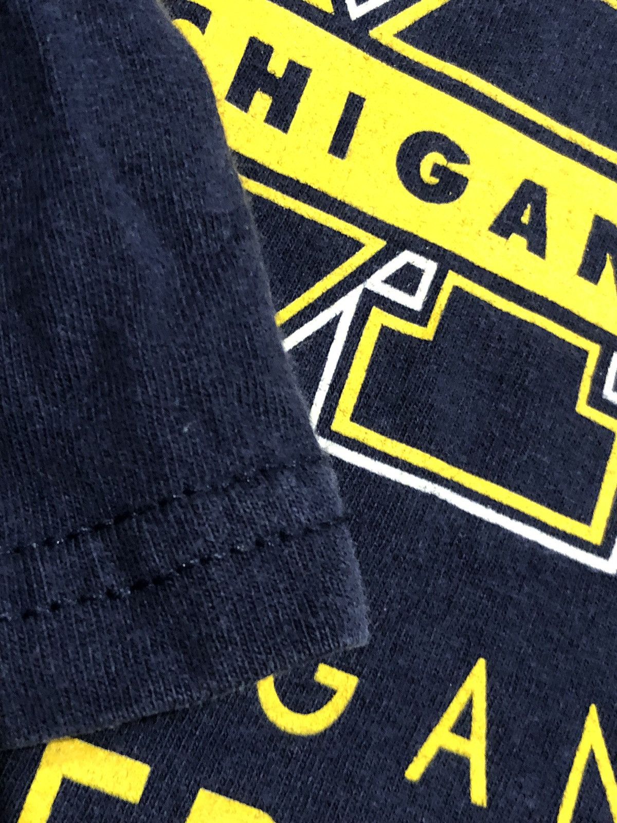 Vintage 90s Michigan Wolverines Tee Size US L / EU 52-54 / 3 - 4 Thumbnail