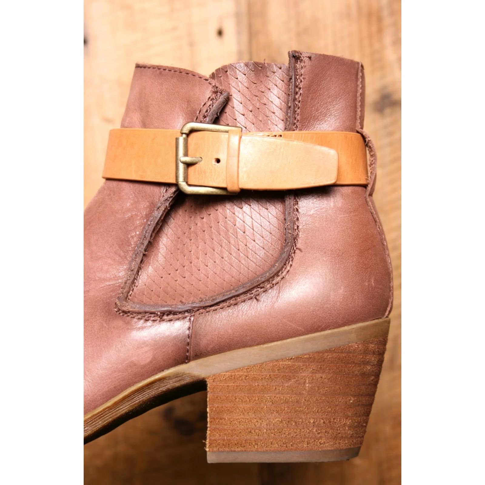 Vintage VINTAGE COMFORTIVA Karen Brown Leather Side Zip Buckle Strap Ankle Boots 9.5 M Women Bootie Size US 10 / IT 40 - 7 Thumbnail