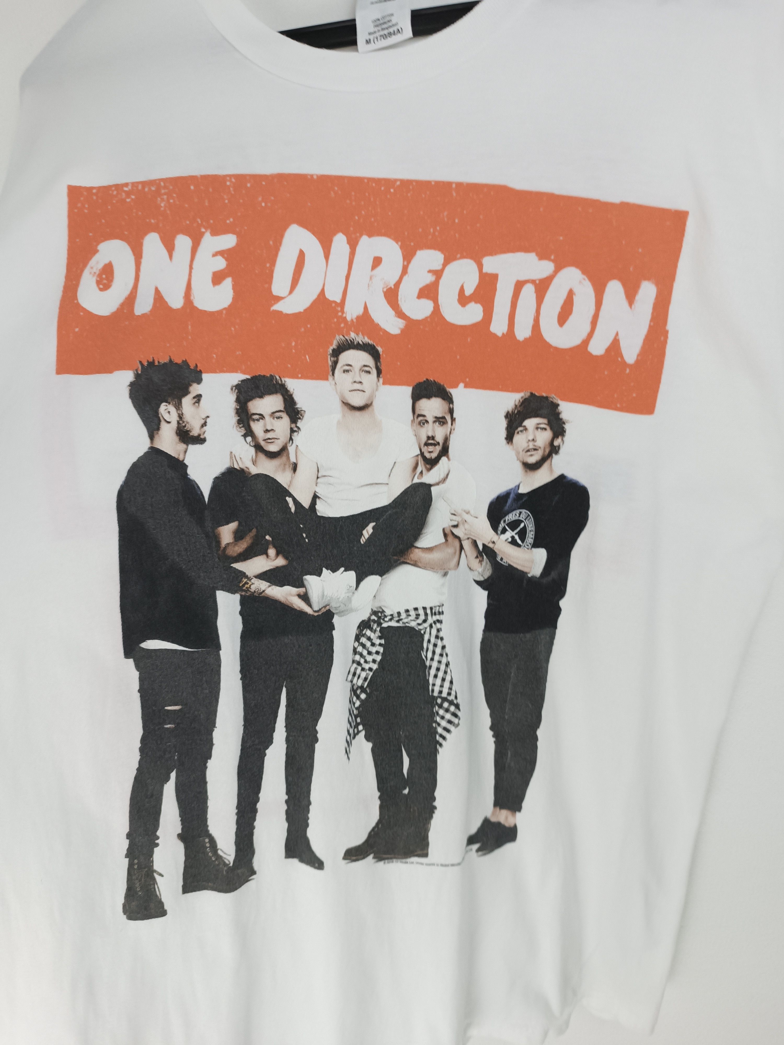 Band Tees VINTAGE ONE DIRECTION TOUR TEE harry styles swift zayn Size US M / EU 48-50 / 2 - 9 Thumbnail