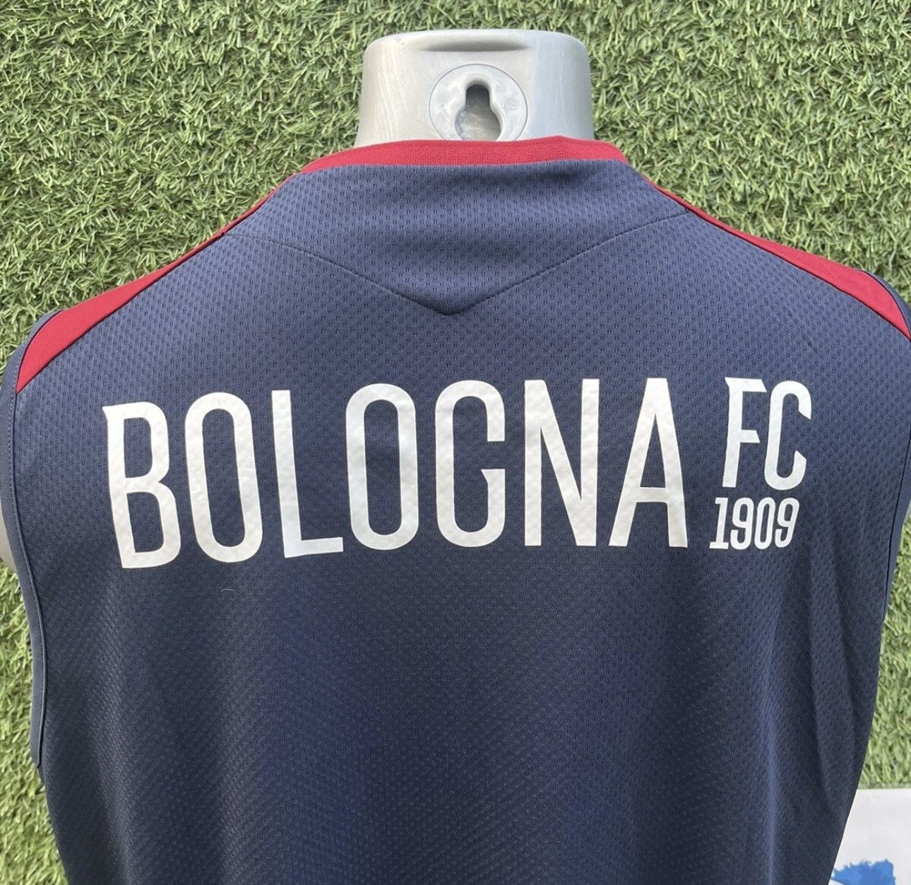 Macron Training jersey bologna Size US XL / EU 56 / 4 - 5 Thumbnail