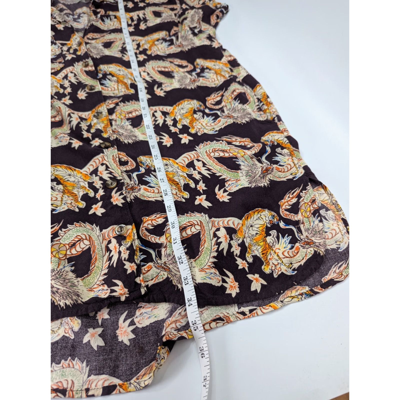 Urban Outfitters Urban Outfitters Dragon & Tiger Battle Print Button Shirt Dress Pockets Medium Shirt Mens M Multicolor Short Sleeve Button-Up Rayon Size 40R - 4 Thumbnail