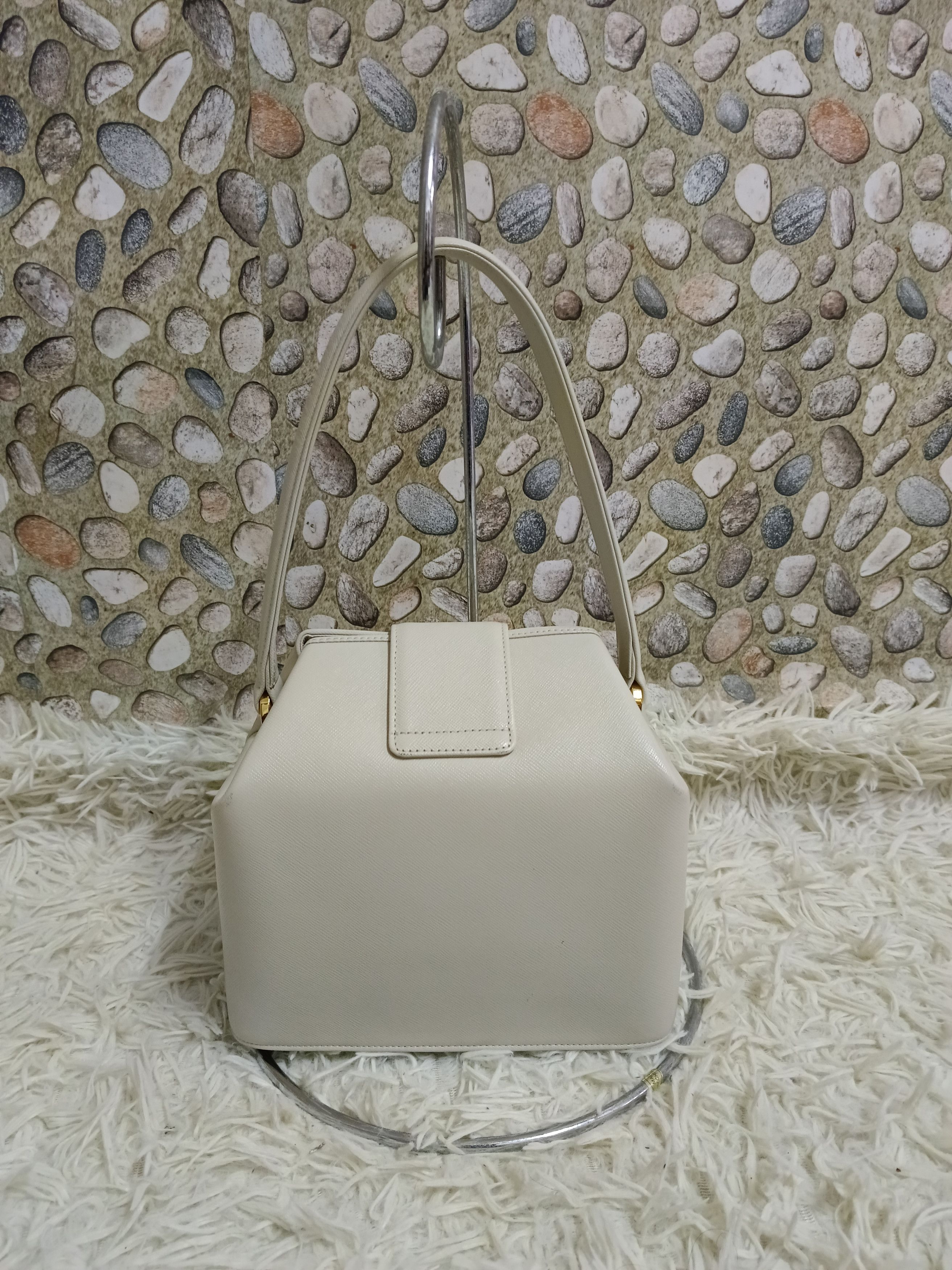 Givenchy GIVENCHY TURNLOCK BUCKLE MILK BOX Size ONE SIZE - 4 Thumbnail