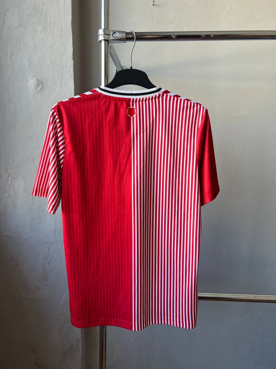 Hummel 2023/24 SOUTHAMPTON FC HOME SOCCER JERSEY FOOTBALL SHIRT L Size US L / EU 52-54 / 3 - 8 Thumbnail