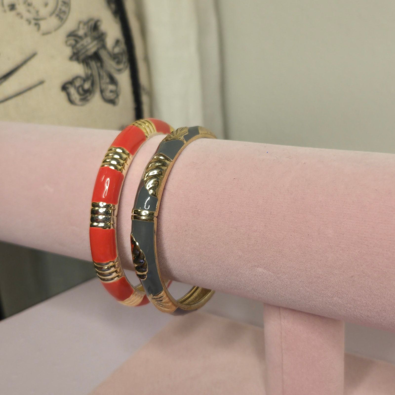 GOLDSIGN Coral & Grey Sequin Enamel Hinged Bangle Bracelets Set Size ONE SIZE - 8 Thumbnail