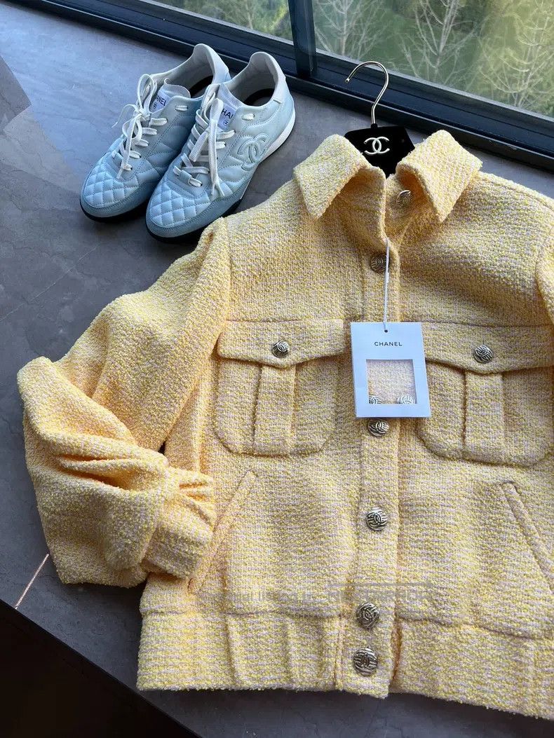 Chanel Chanel Chick yellow coat Size XS / US 0-2 / IT 36-38 - 2 Thumbnail