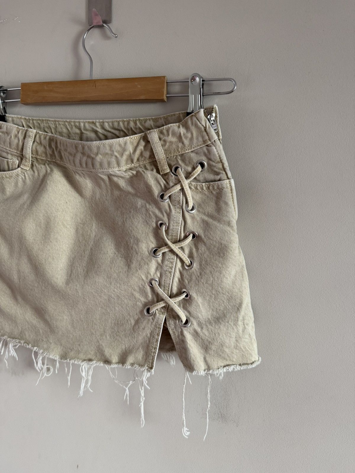 Vintage Lace Up Mini Skirt Beige Raw Hem Size 26" / US 2 / IT 38 - 2 Thumbnail