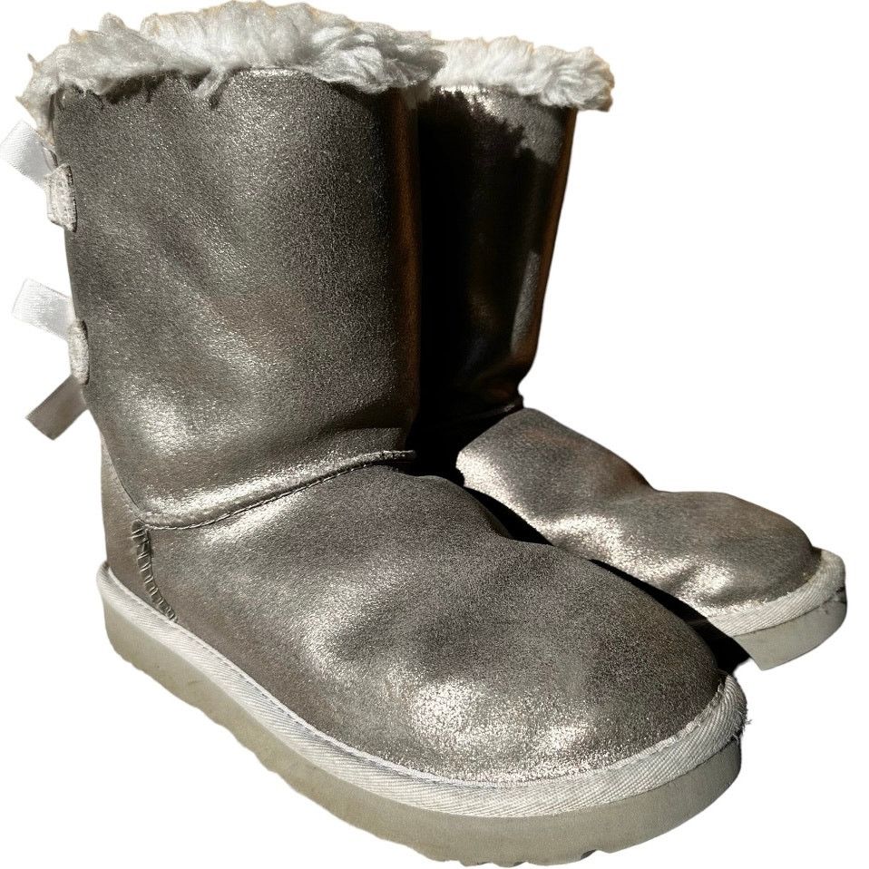Ugg UGG Bailey Bow Glisten Boots Mid Shearling Suede Metallic 6 Size US 6 / IT 36 - 1 Thumbnail