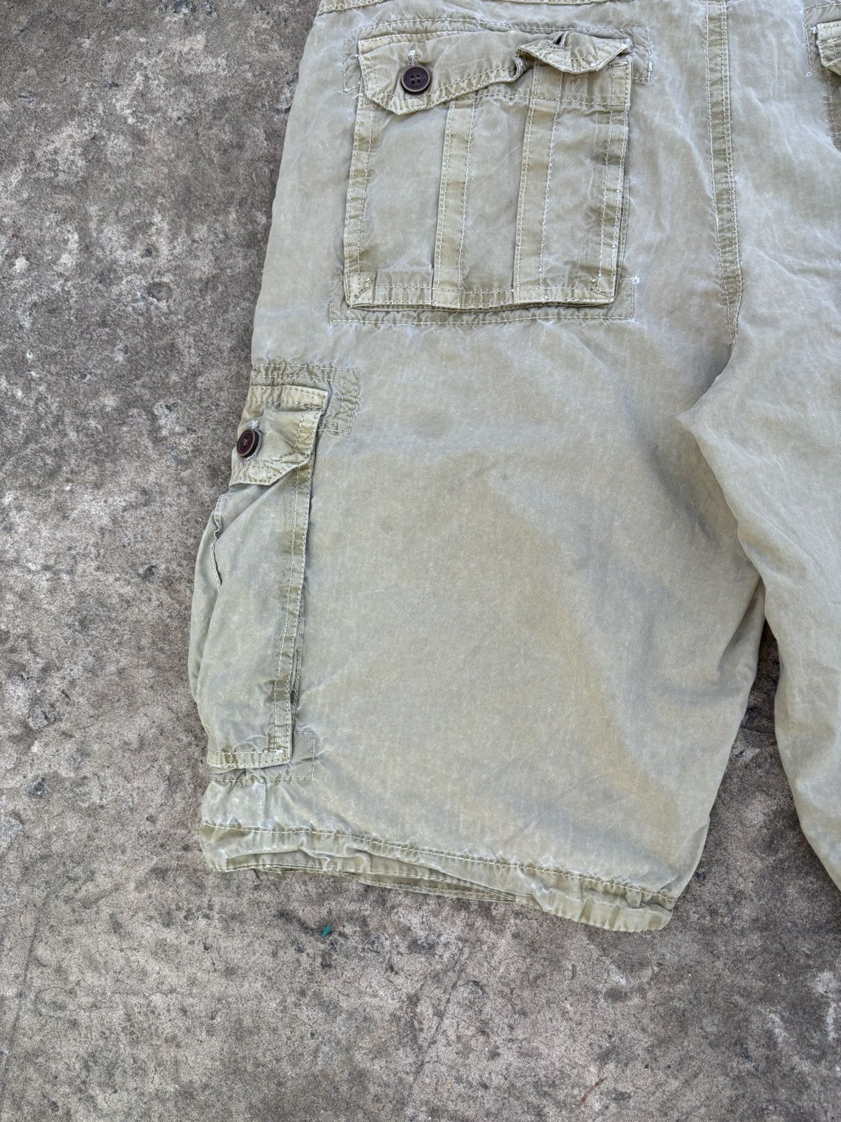 Japanese Brand Vintage Dyedwash Khaki Cargo Short Size US 32 / EU 48 - 7 Thumbnail