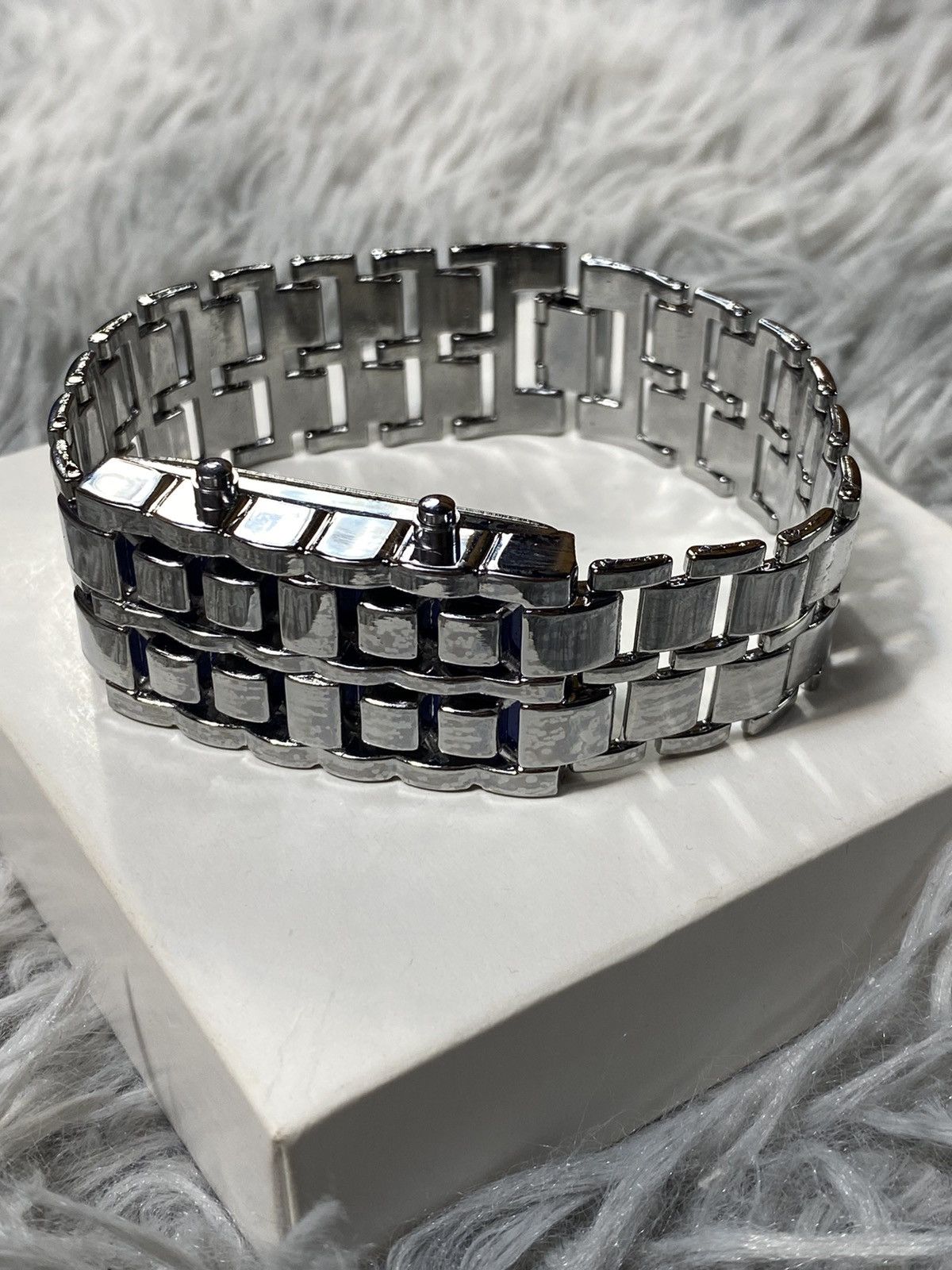 Jewelry Futuristic LED Bracelet Watch - Japanese Brand Size ONE SIZE - 5 Thumbnail