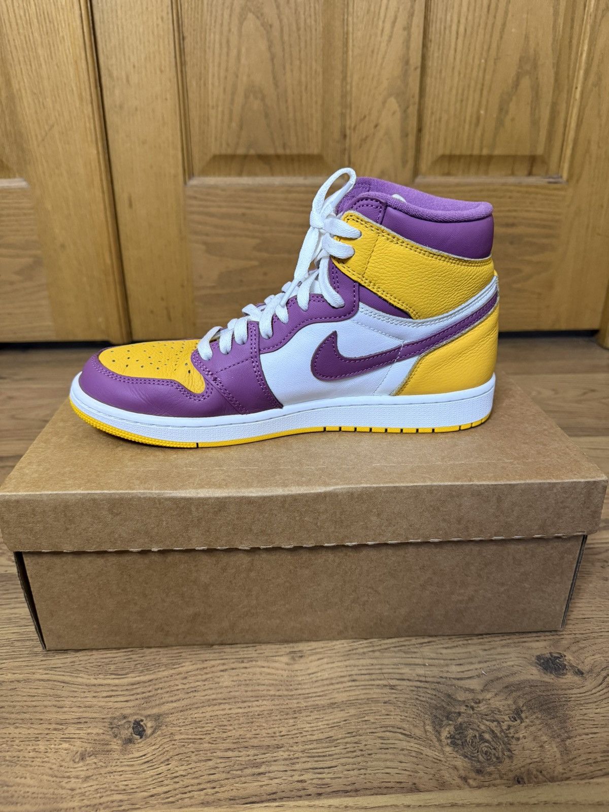 Jordan Brand Air Jordan 1 “Brotherhood” Size 9.5M Size US 9.5 / EU 42-43 - 9 Thumbnail