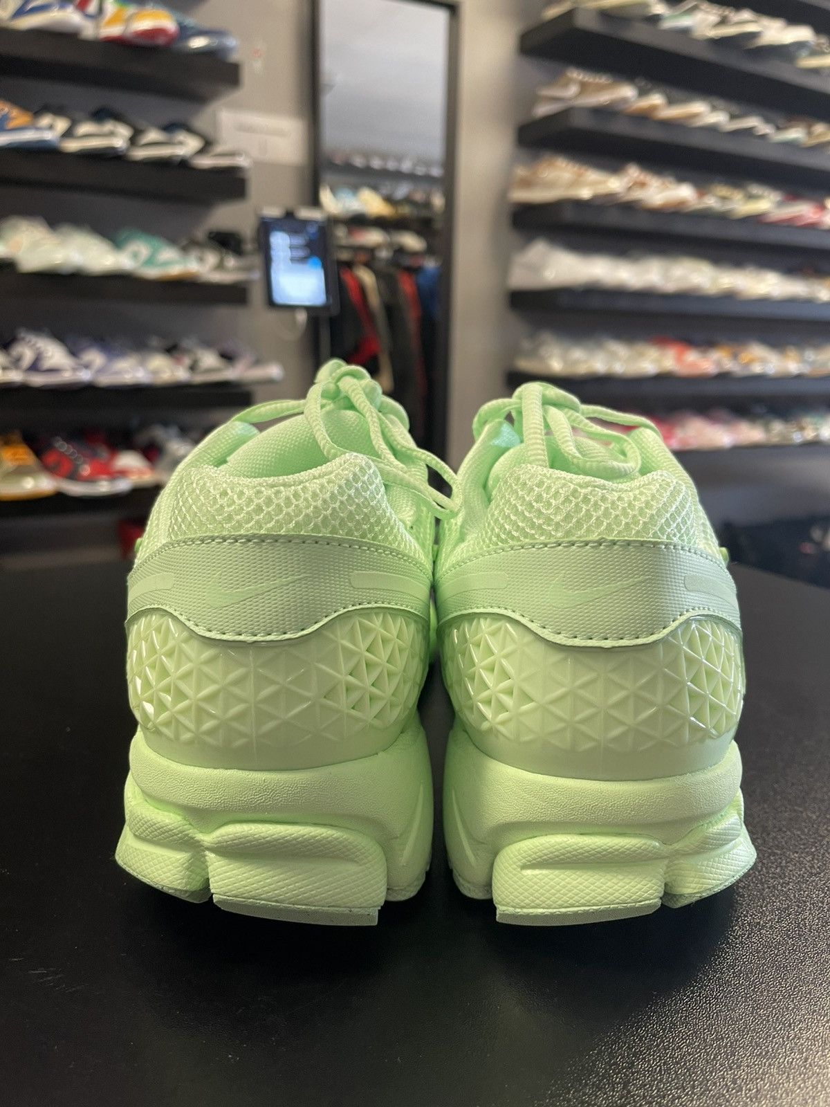 Nike Size 8.5 - Nike Zoom Vomero 5 Lime Green Clean! Size US 8.5 / EU 41-42 - 4 Thumbnail
