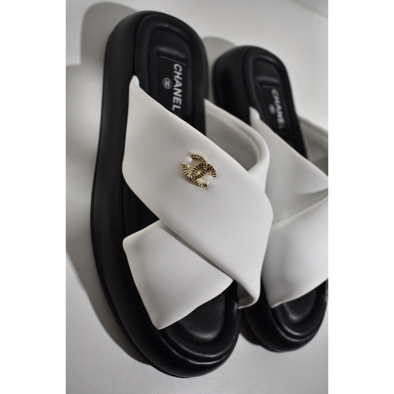 Chanel Chanel Black White Fabric Criss Cross Puffy CC Logo Slide Size US 8 / IT 38 - 8 Thumbnail