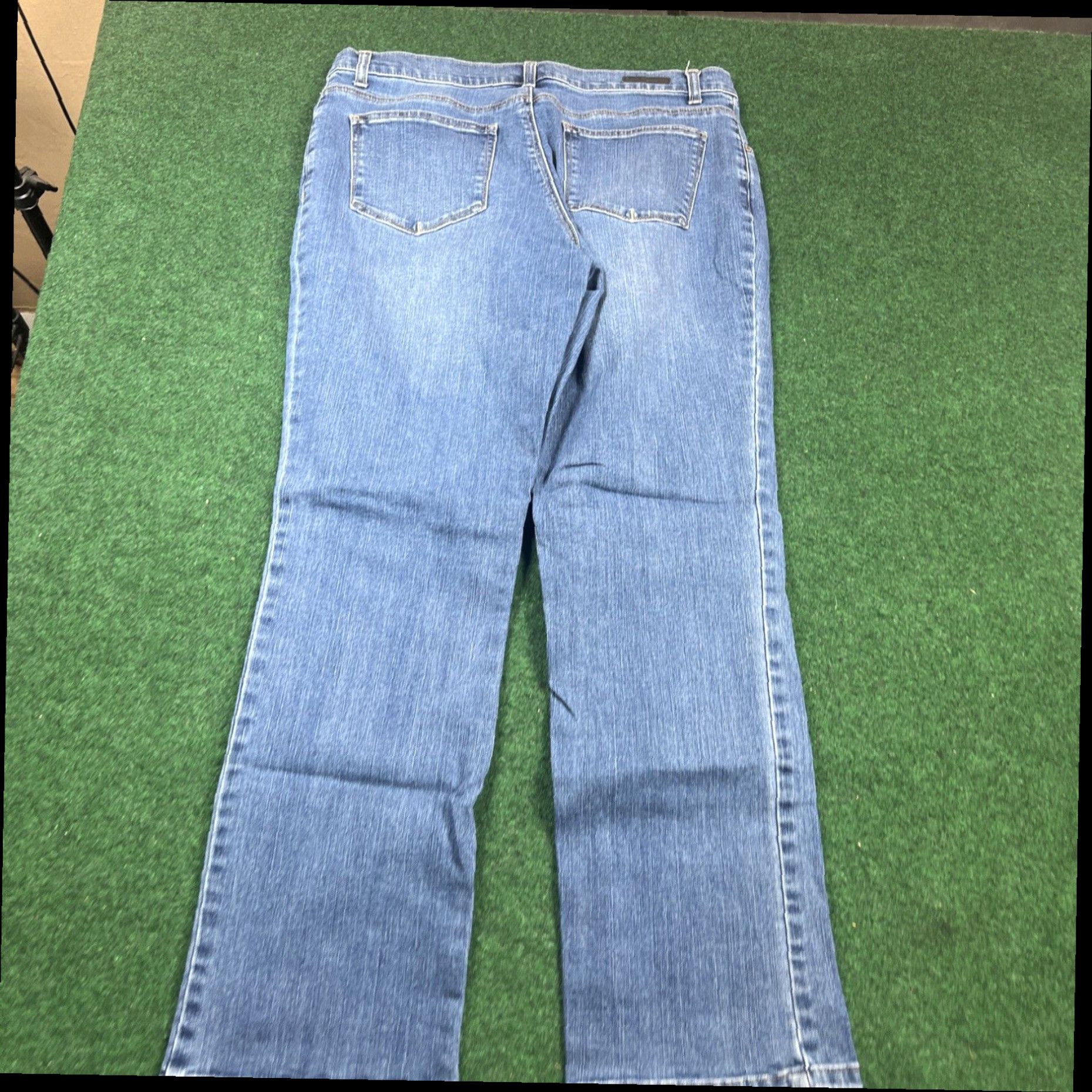 Lee Lee Jeans Womens 12 Petite Blue Denim Classic Fit Straight at the Waist 33x28 Size 34" / US 12 / IT 48 - 1 Thumbnail