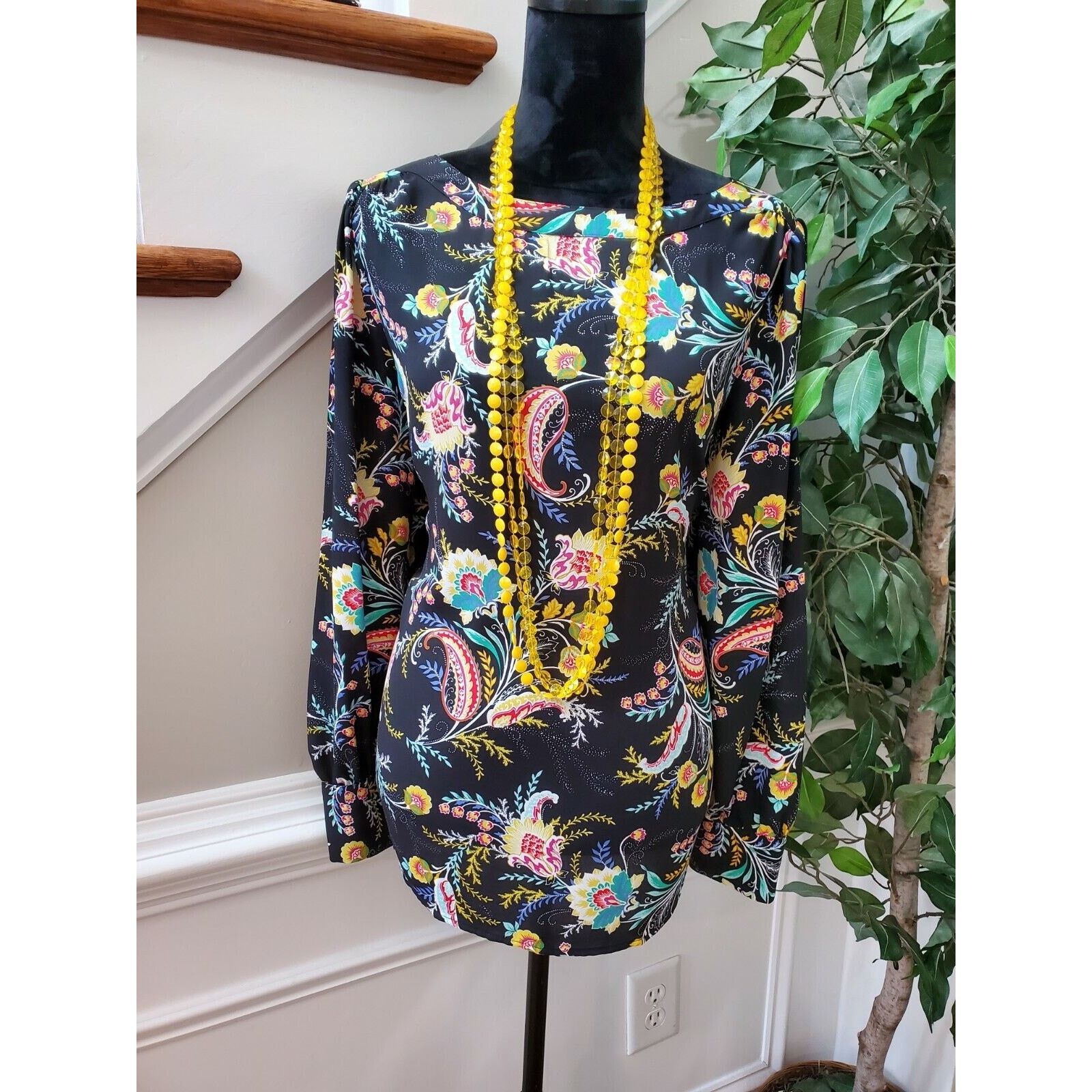 Loft Loft Floral Polyester Round Neck Long Sleeve Blouse Size M Size M / US 6-8 / IT 42-44 - 1 Thumbnail