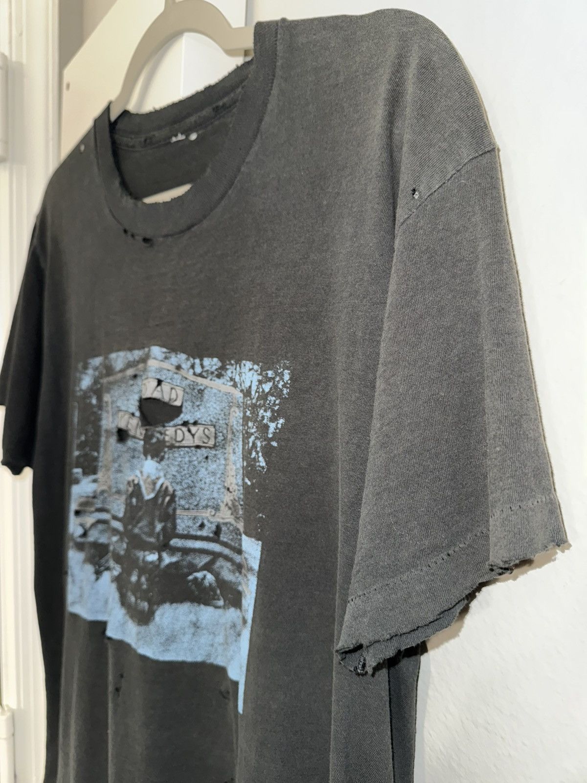 Band Tees Vintage Dead Kennedys Graveyard Distressed ‘80s T-Shirt Size US M / EU 48-50 / 2 - 3 Thumbnail