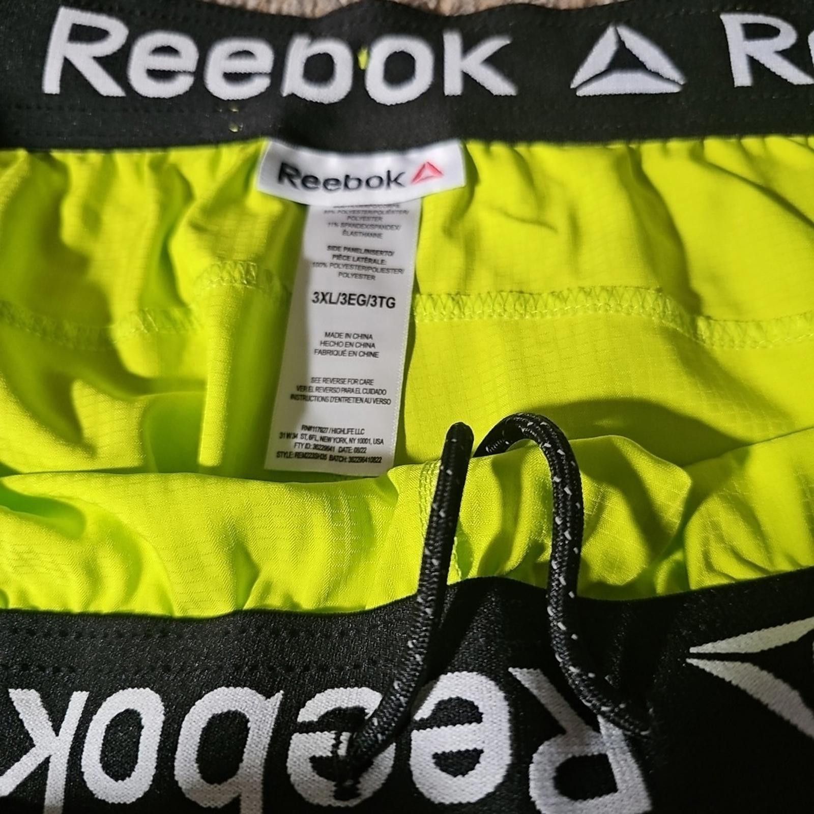 Reebok Reebok 3XL Neon Green Shorts Size US 44 / EU 60 - 3 Thumbnail