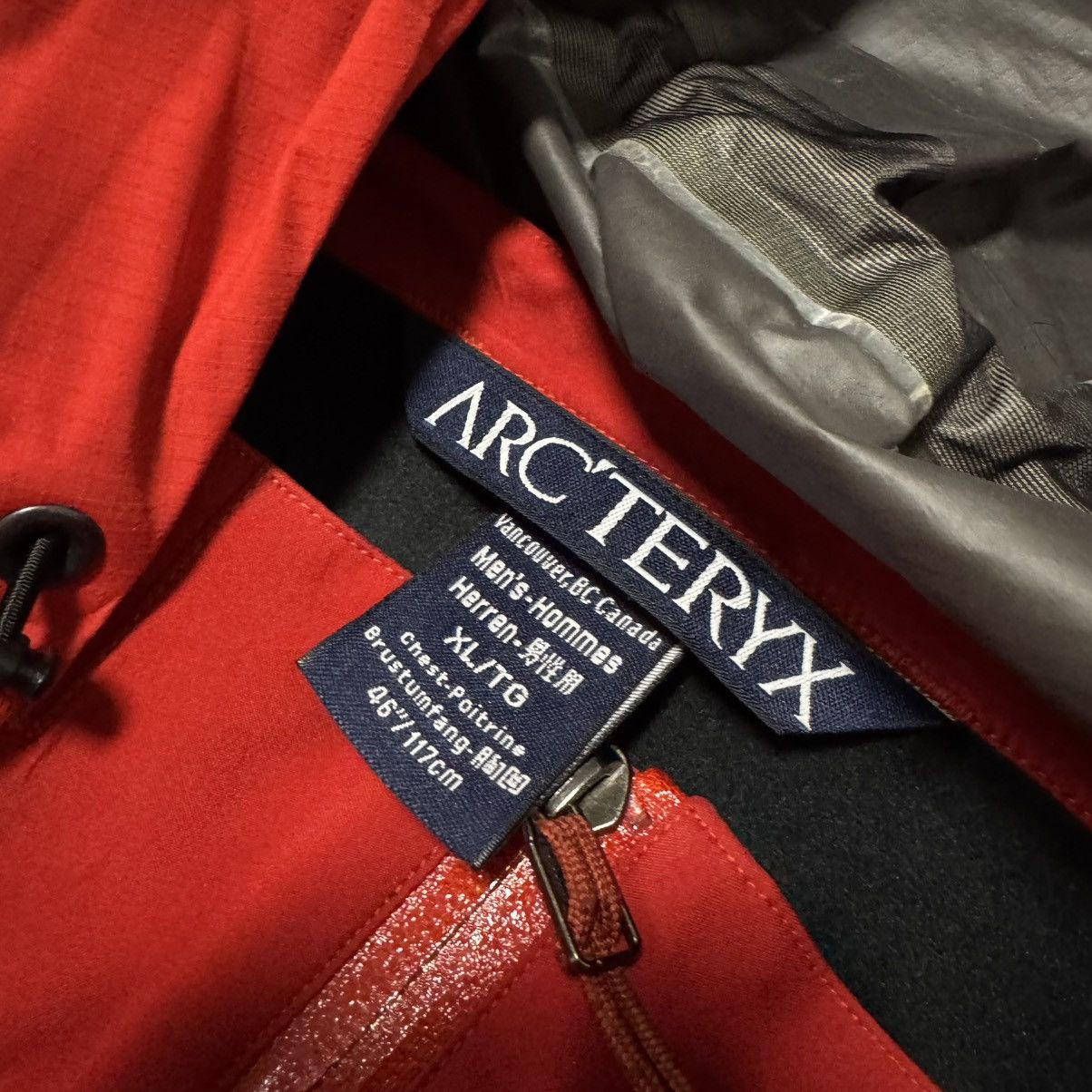 Arc'teryx Arc'teryx Alpha SV GORE-TEX Pro | XL | Bright Red Size US XL / EU 56 / 4 - 4 Thumbnail